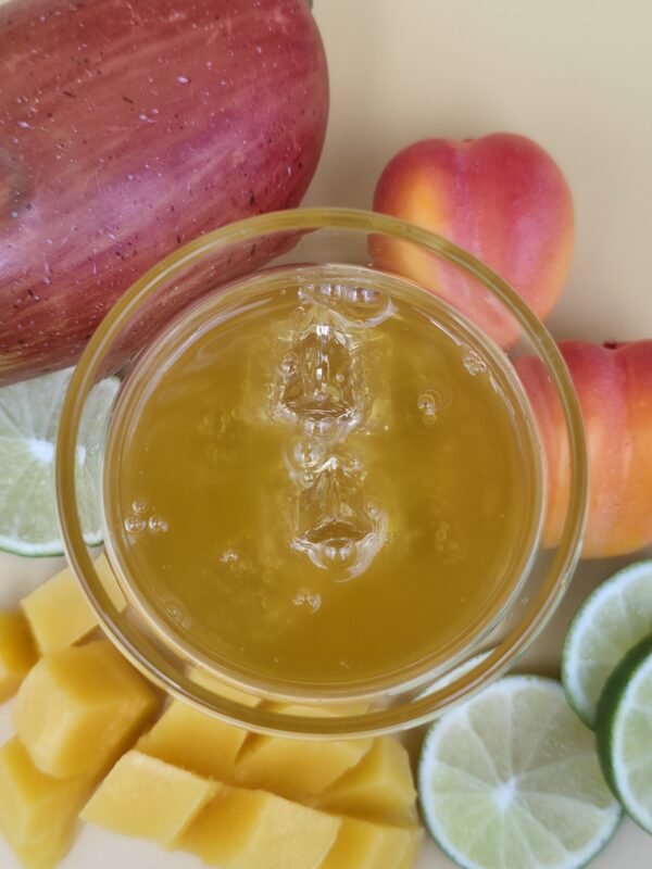 Kalorienarmer JP Energydrink Mango-Marille im Glas