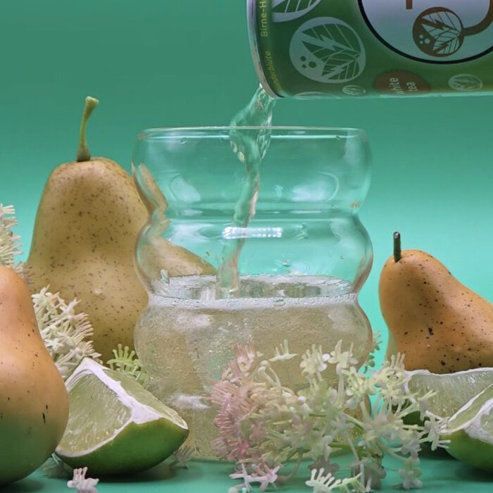 JP Energydrink Birne-Holunderblüte - Kalorienarme Erfrischung mit Weißtee und natürlichem Fruchtsaft.